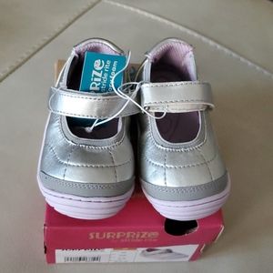 SurPrise by Stride rite Girl size 5